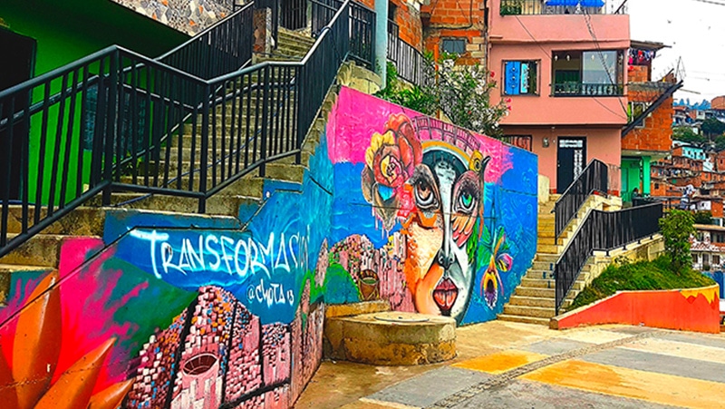 graffiti-escalera-medellin-andamio-colgante