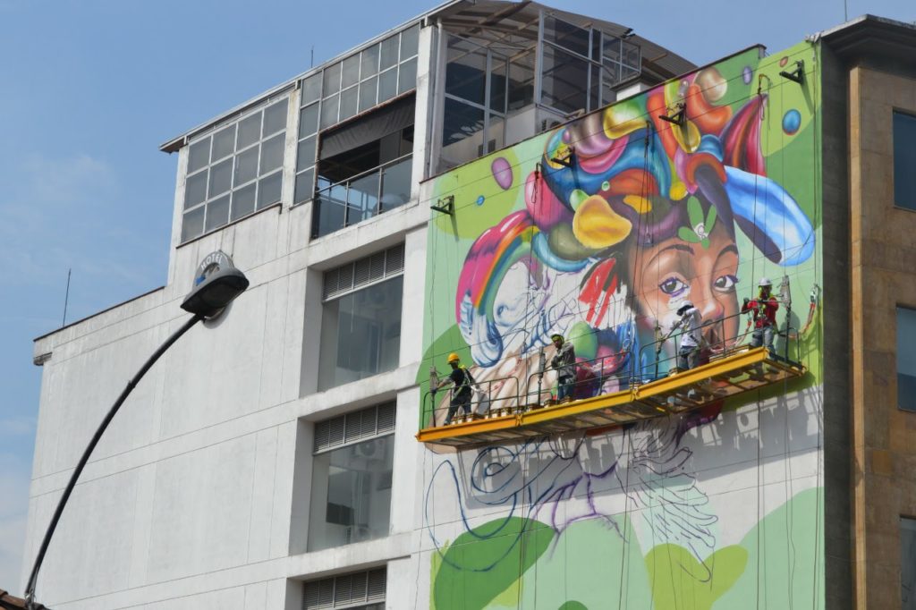 andamio-colgante-graffiti-medellin